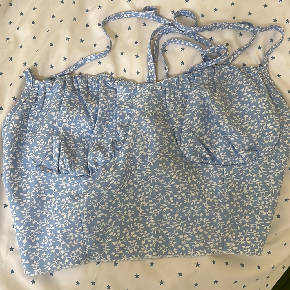 super cute floral crop top, never worn (didn’t fit)